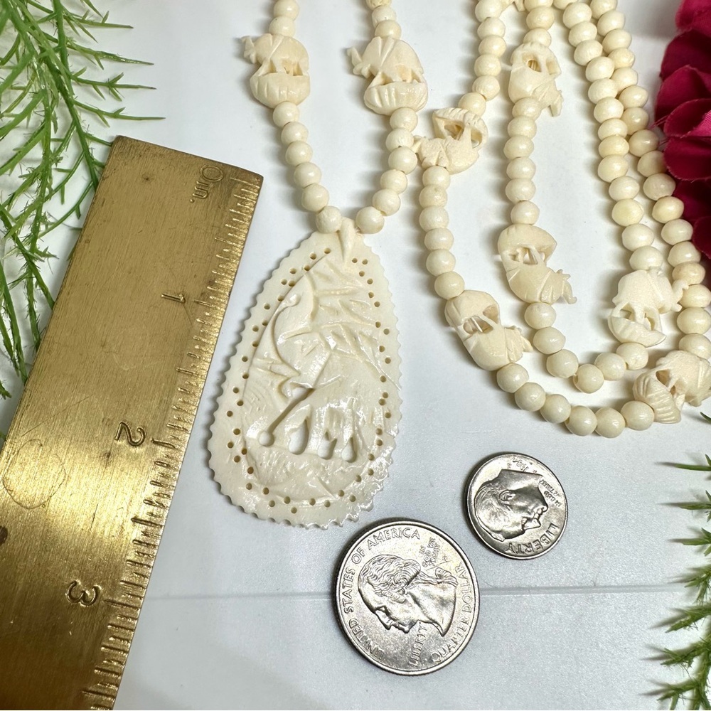 VINTAGE⚜️Carved Faux Ivory Elephant Beaded Necklace - Picture 8 of 9